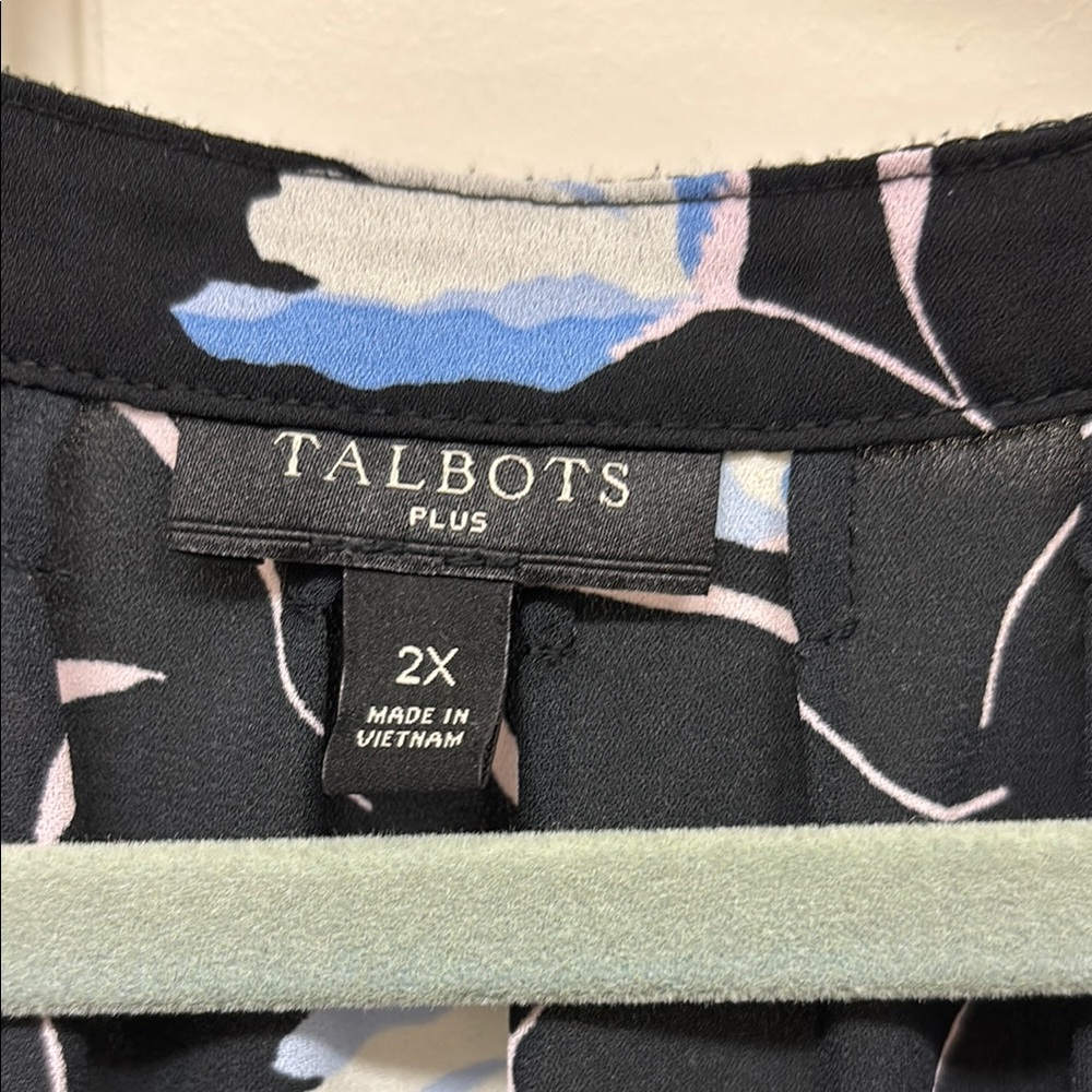 Talbots White and Blue Sleeveless Blouse - Picture 2 of 5